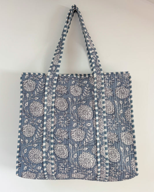Blue and white flowers l Big tote bag in quilted cotton