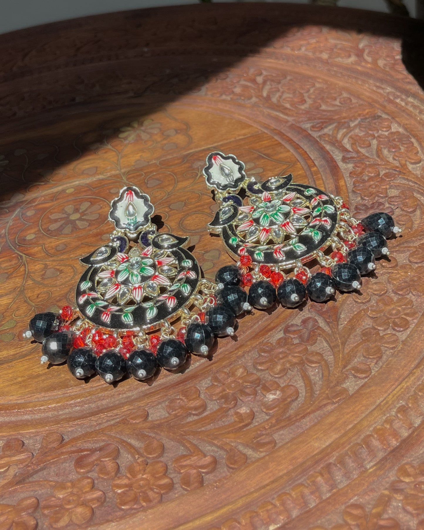 Statement bohemian earrings - Black
