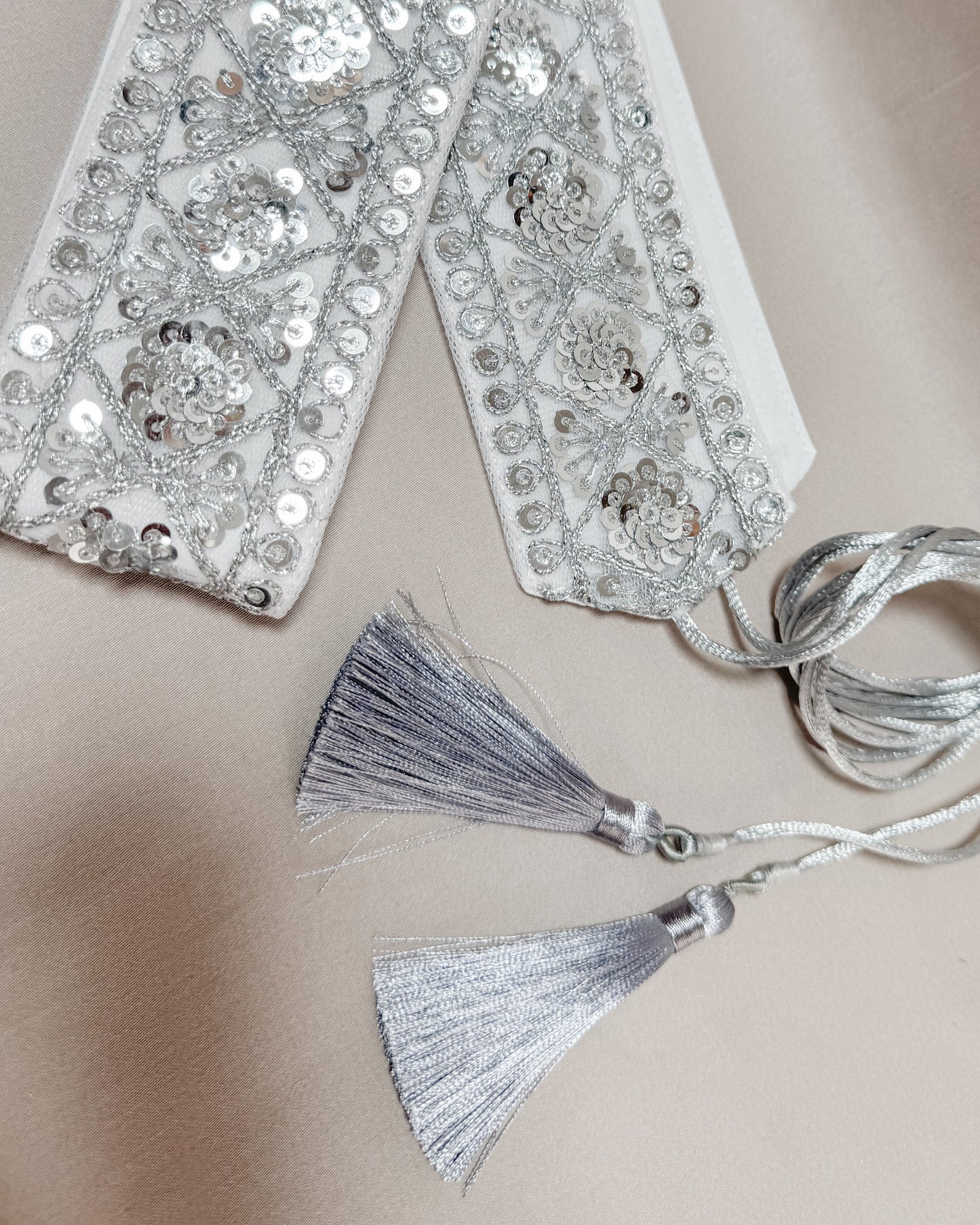 Bohemiam silver belt with embroidered flowers and tassels