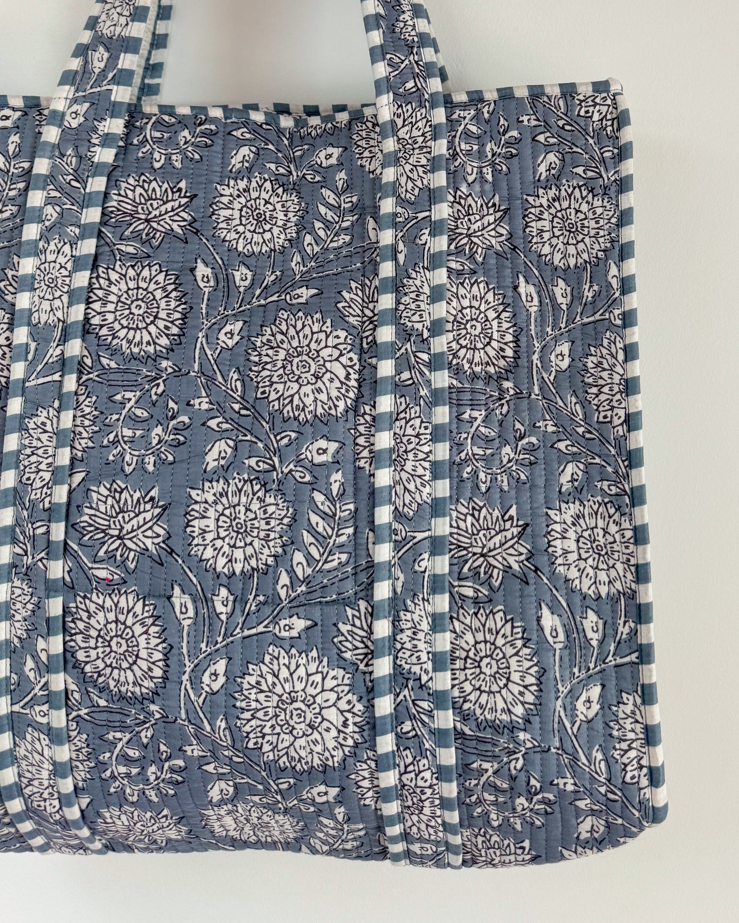 Blue and white flowers l Big tote bag in quilted cotton