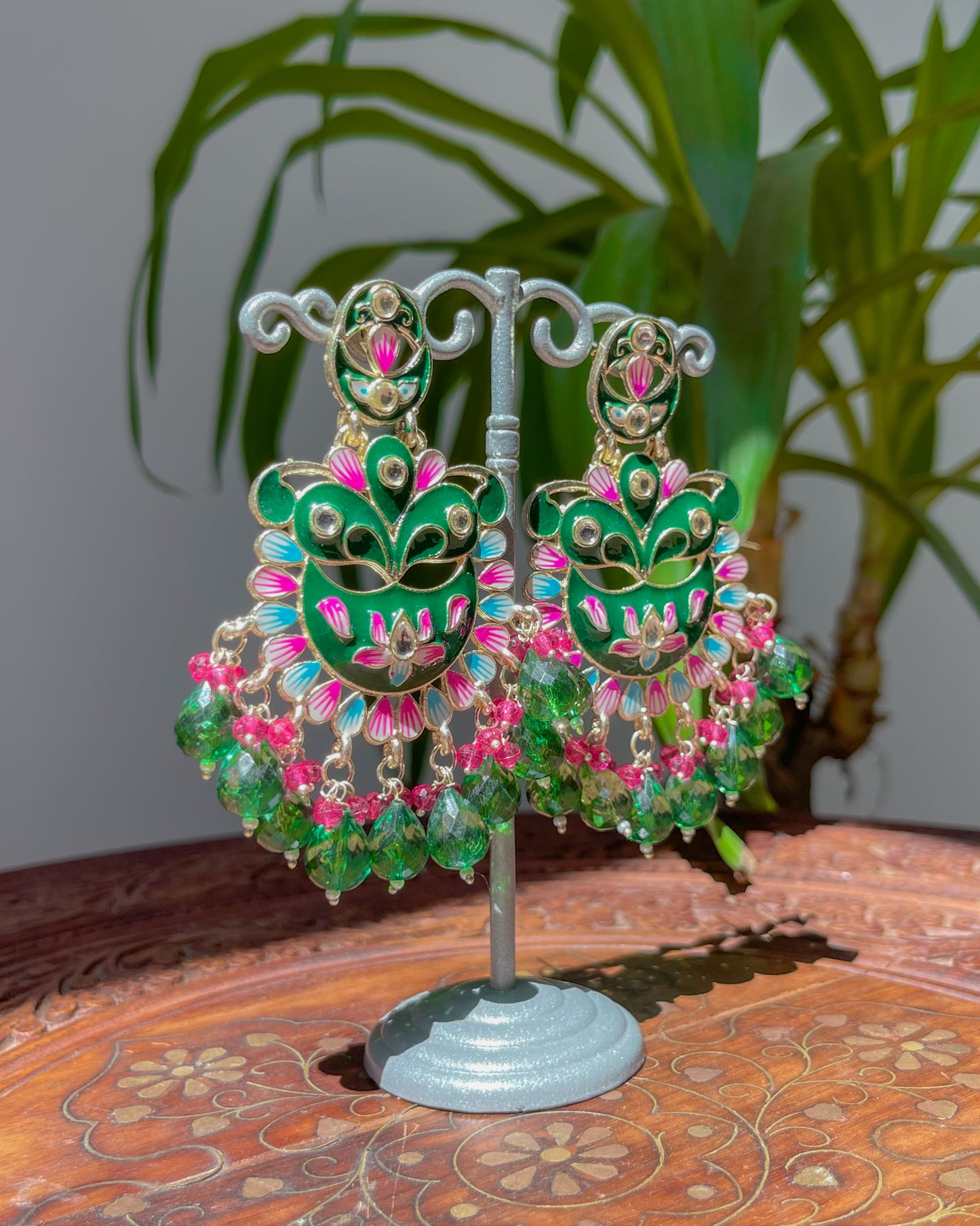 Boucles d’oreilles dorées à fleurs peintes main