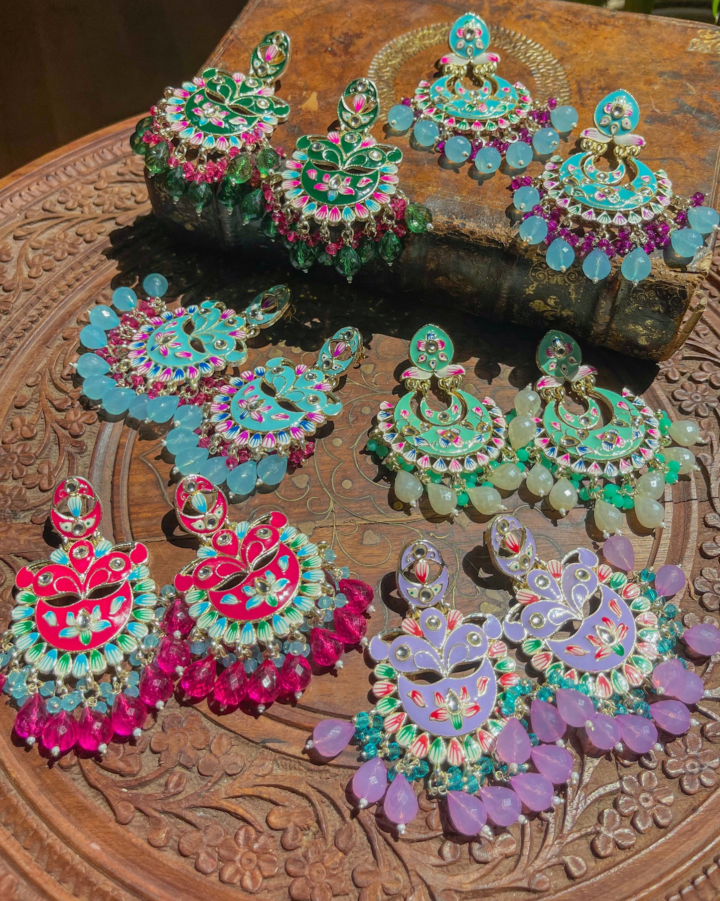 Boucles d’oreilles dorées à fleurs peintes main