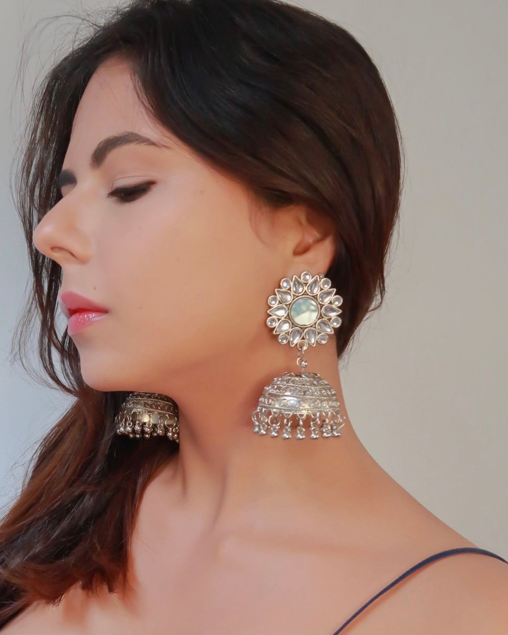 Jhumkas argentées imposantes – Bijou artisanal