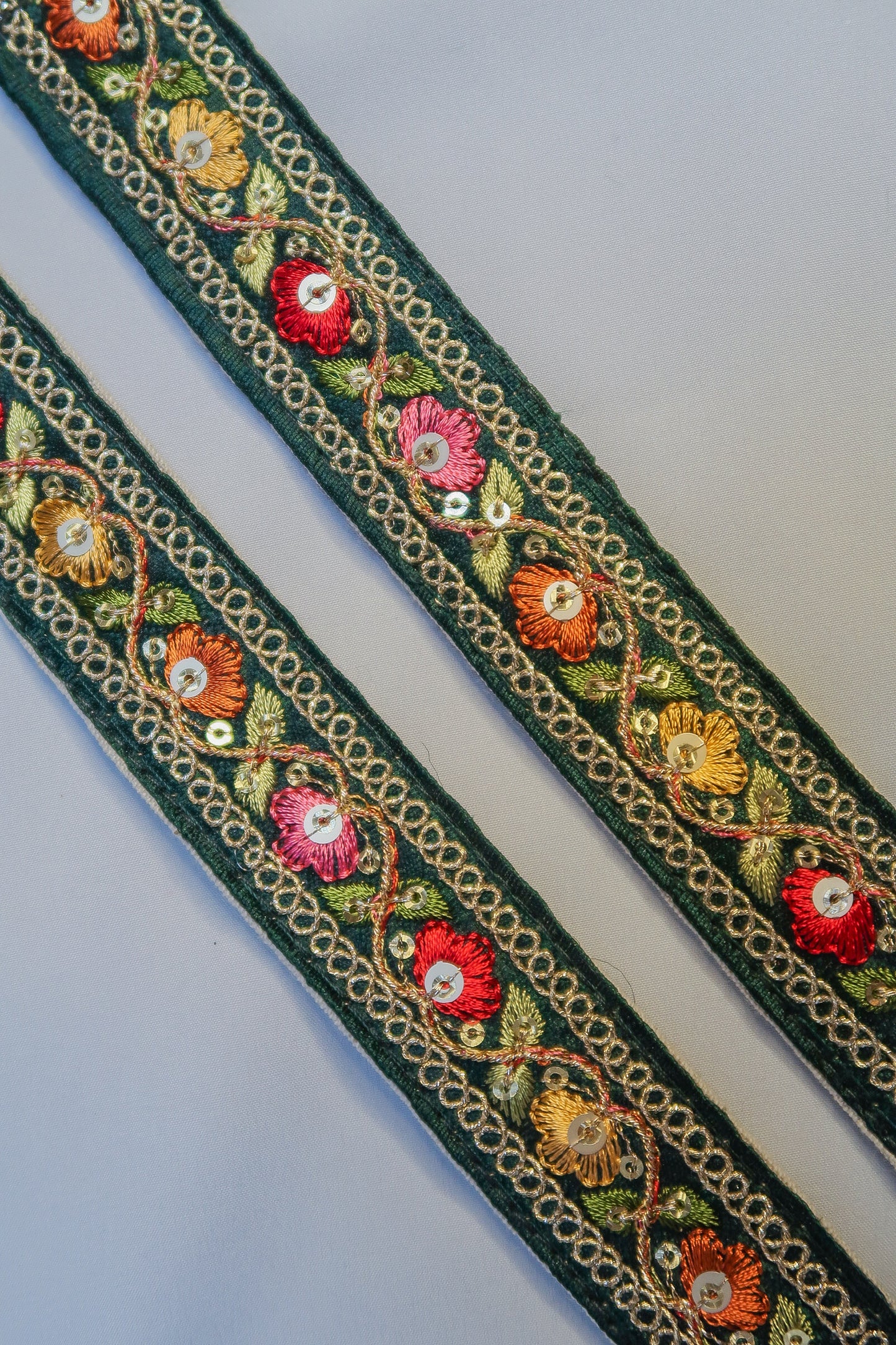 Lanière brodée vert sapin – Fleurs colorés