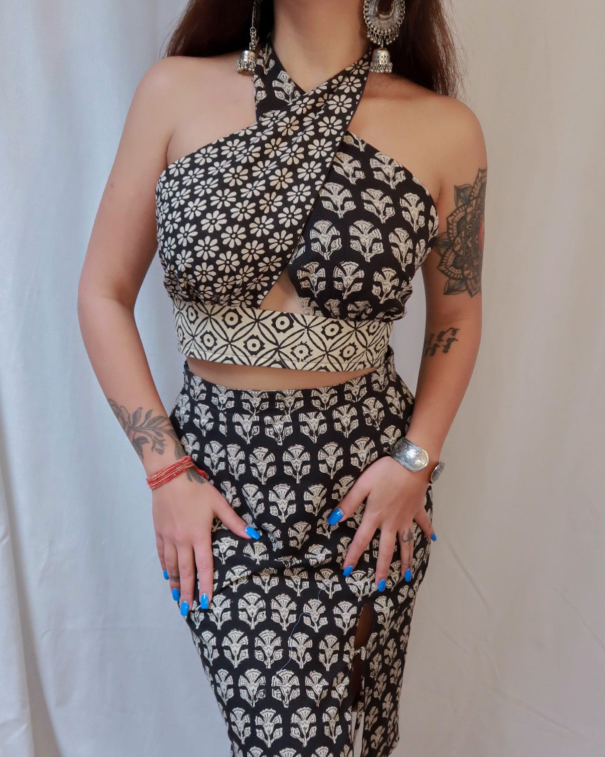 Top Croisé en Coton Block Print – Détail à Pompons