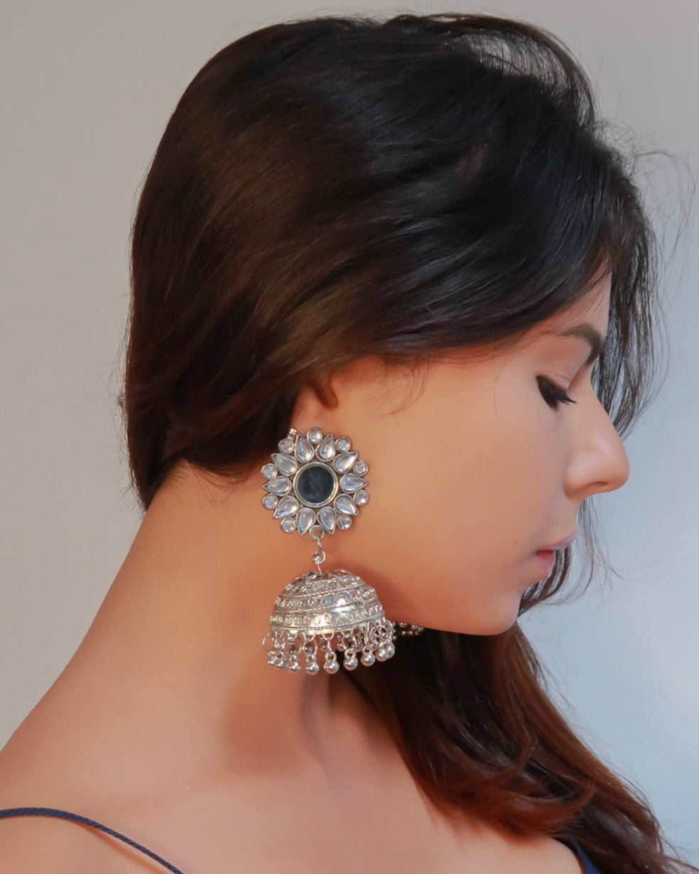 Jhumkas argentées imposantes – Bijou artisanal
