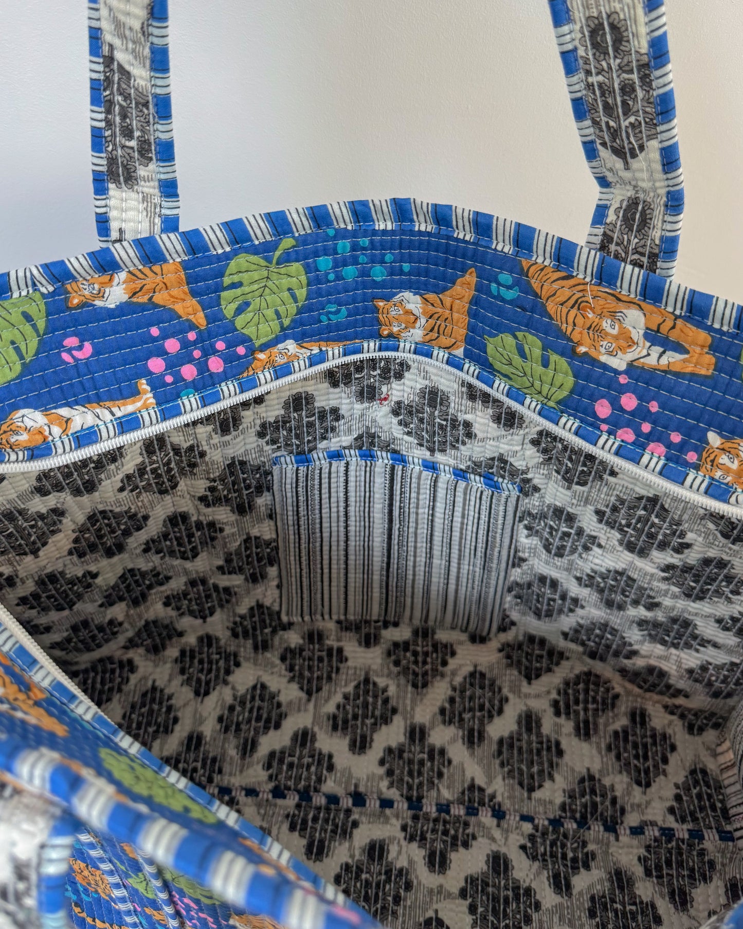 Blue tiger l Big tote bag in quilted cotton
