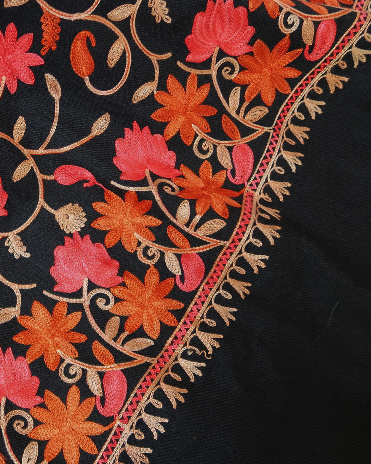 Embroidered winter scarf - Black