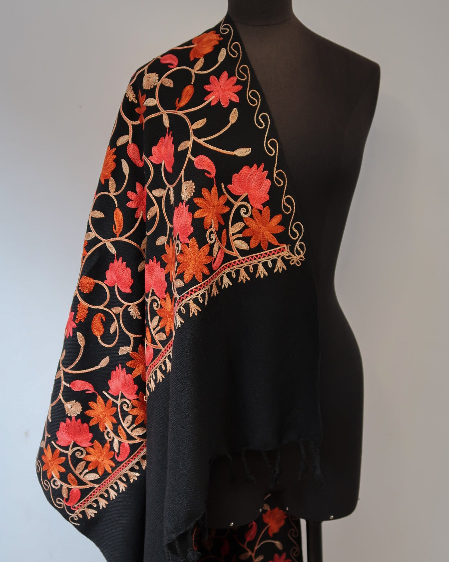 Embroidered winter scarf - Black